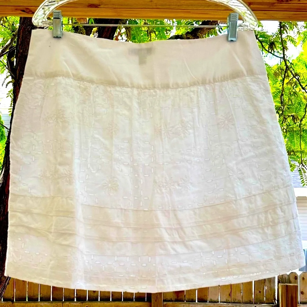 Banana Republic NWOT Crochet Eyelet White Mini Skirt 100% Cotton size 12 - Picture 2 of 16